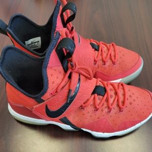 Nike Lebron 14 University red size 10.5 men's